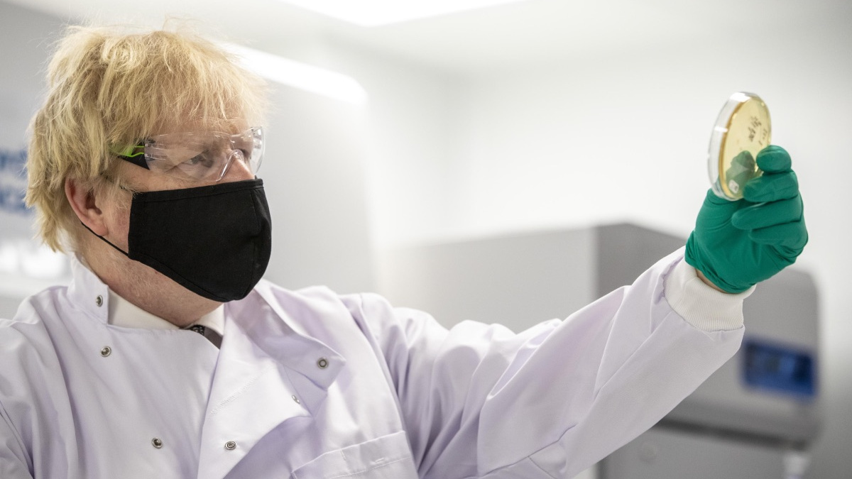 Boris Johnson: Noua tulpină de SARS-CoV-2, cu 30% mai mortală decât cea inițială