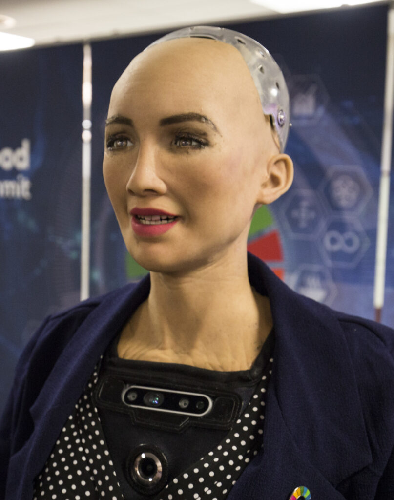 Care este raportul dintre angajati şi roboţi?