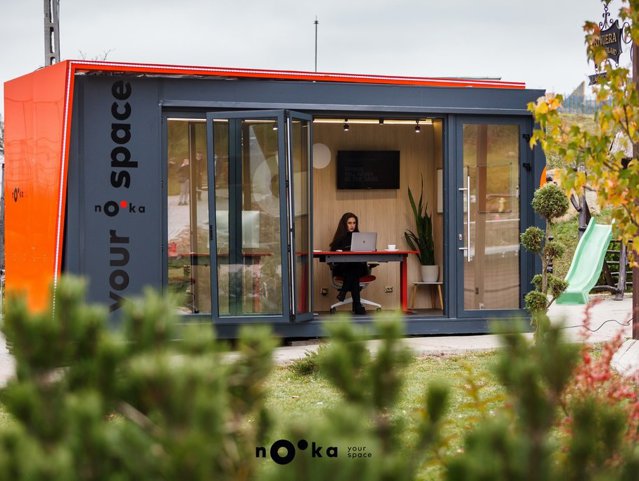 Cei de la Nooka Space au găsit o soluţie pentru persoanele care lucrează de acasă: biroul mobil