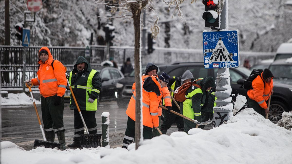 Codul galben de vreme rea a fost prelungit! 12 drumuri naționale blocate din cauza condițiilor meteo