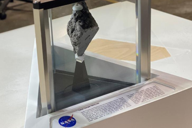 De pe Lună, în Biroul Oval. NASA a împrumutat Casei Albe o rocă veche de 3,9 miliarde de ani
