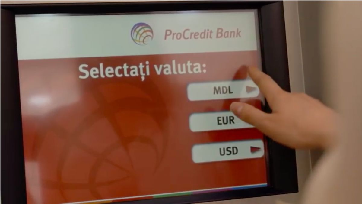 Două treimi dintre români utilizează produse şi servicii bancare