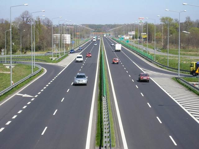 Drumul expres Craiova-Piteşti merge înainte, guvernul a finalizat procesul de evaluare şi contractare