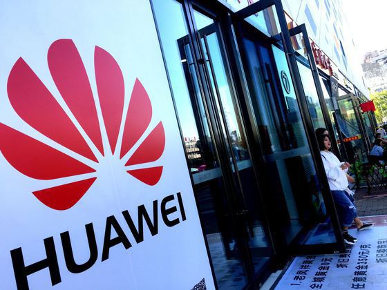 Huawei neagă zvonurile legate de vânzarea diviziei de smartphone-uri premium