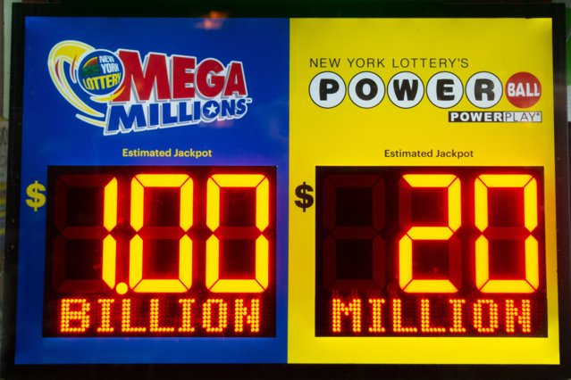 Jackpot de 1 miliard de dolari. Cum a reuşit un bărbat din SUA să pună mâna pe bani