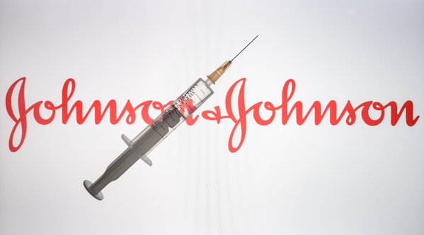 Johnson & Johnson promite că profiturile din 2021 vor depăşi estimările analiştilor de pe Wall Street. Compania ţinteşte un vaccin ce nu trebuie administrat decât o singură dată