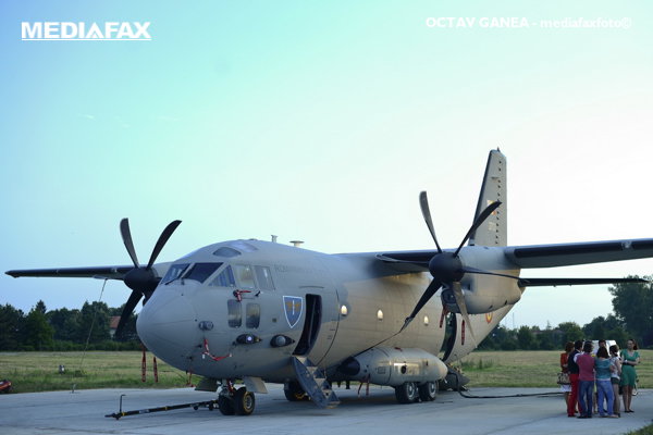 Materiale sanitare din Qatar au fost aduse în România cu o aeronavă militară