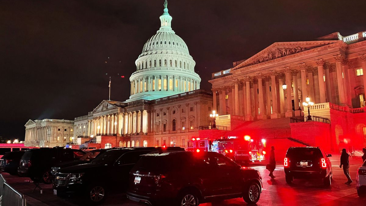 Mii de „patrioţi” înarmaţi vin la Washington în ziua în care Joe Biden îşi începe mandatul. „Trebuie opriţi! Asta îl include şi pe Donald Trump!”