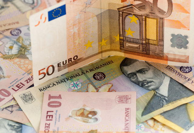 Politica de austeritate salarială menţine România în subdezvoltare