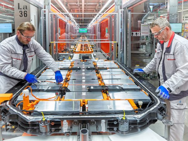 Proiect de aproape 3 miliarde de euro prin care 12 state membre UE vor să dezvolte un lanț integrat de producție de baterii electrice