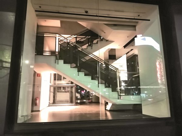 REPORTAJ. „Kilometrul zero“ al modei româneşti rămâne fără chiriaşi după ce pandemia a alungat clienţii. Spaniolii de la Inditex au închis magazinele Bershka şi Pull&Bear de la parterul Unirea Shopping Center. Zara şi Stradivarius rămân deschise