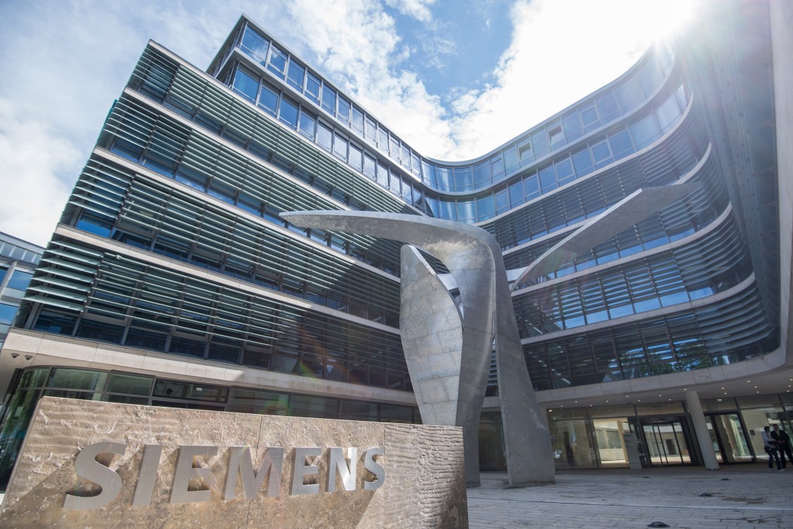Siemens raportează rezultate trimestriale peste aşteptări şi anunţă revizuirea perspectivelor financiare