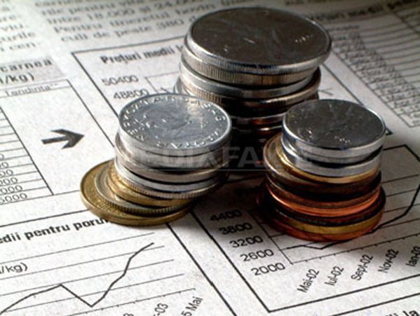 scădere economică în primul trimestru, urmată de revenire din T2/2021