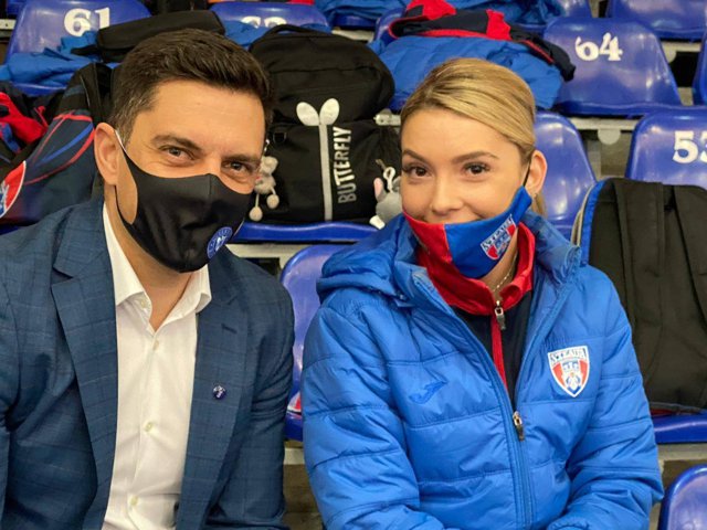 Campioana europeană la tenis de masă, schimb de mingi cu ministrul Tineretului şi Sportului