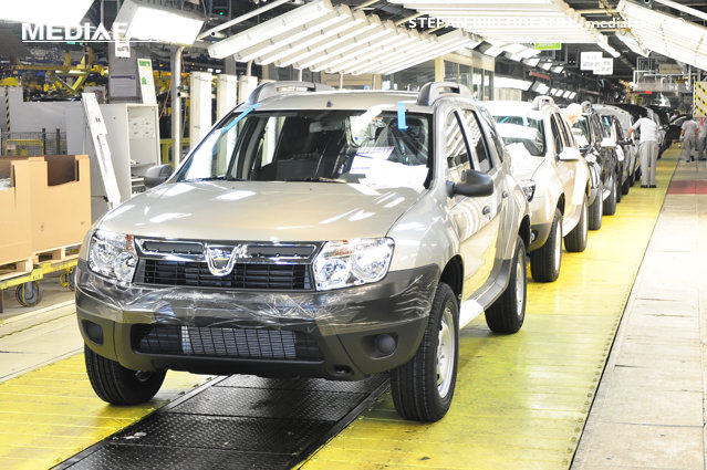 Criza componentelor electronice loveşte industria auto globală. Fabrica Dacia şi-ar putea adapta producţia