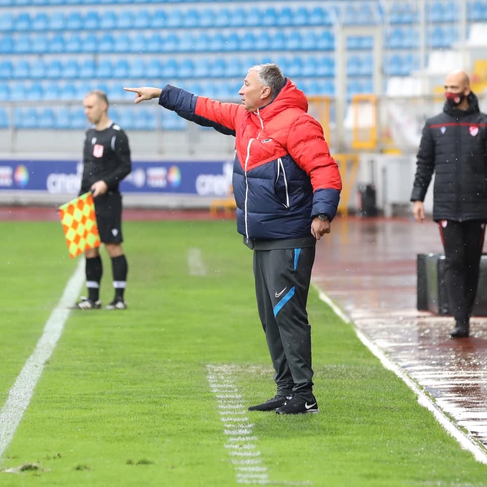 Dan Petrescu nu a reusit sa castige in Turcia, desi a avut un om plus 70 de minute. Echipa romanului se bate pentru salvarea de la retrogradere