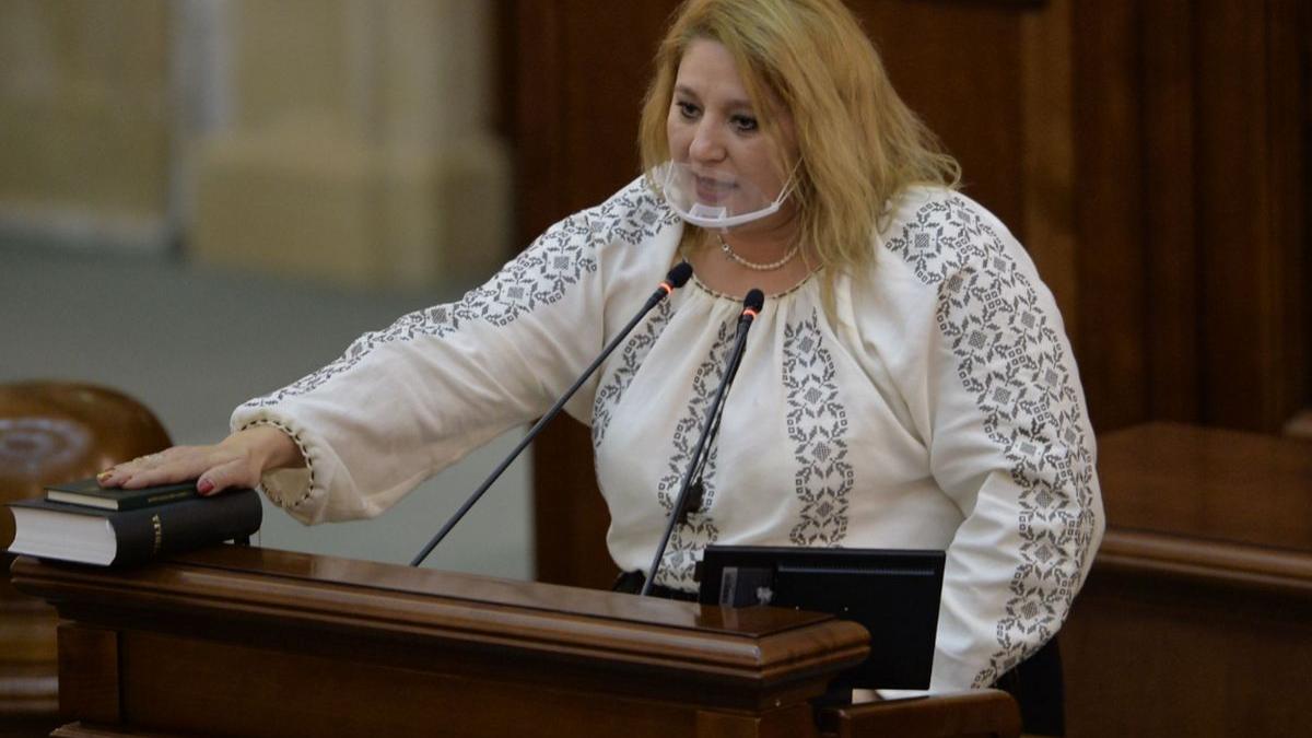 Diana Șoșoacă, atac la Sorin Lavric: ”Voi formula plângeri pentru discriminare, inclusiv pentru jigniri”
