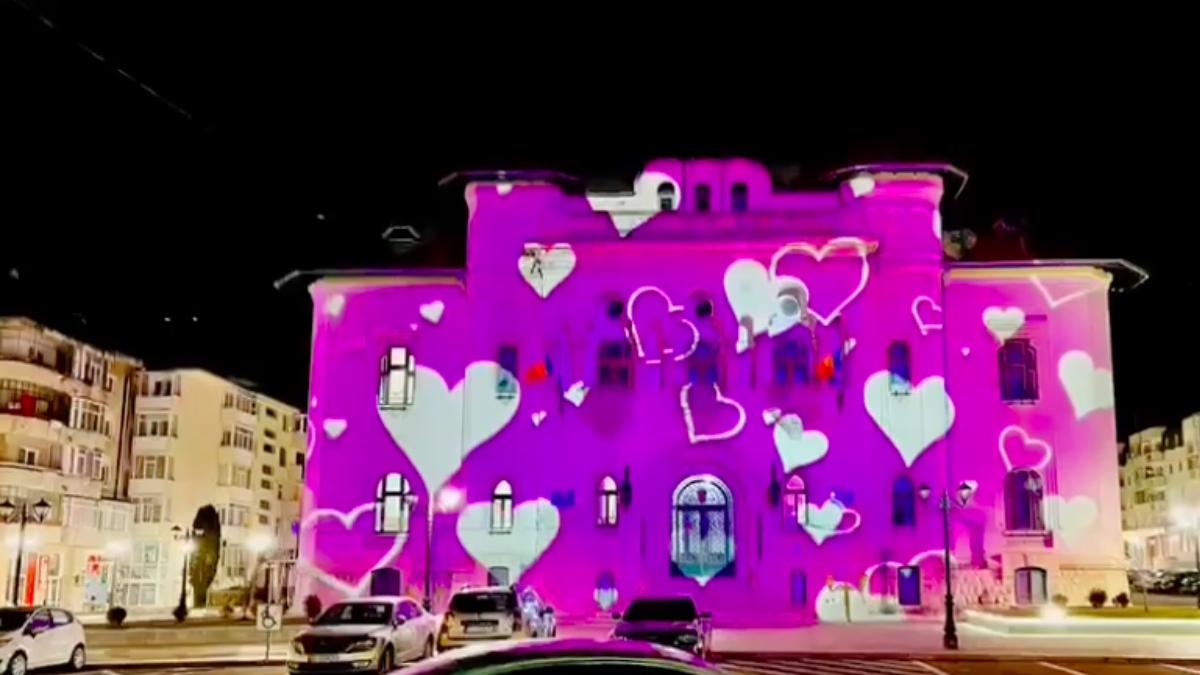 Elena Lasconi a îmbrăcat primăria Câmpulung Muscel în inimioare, de Valentine’s Day