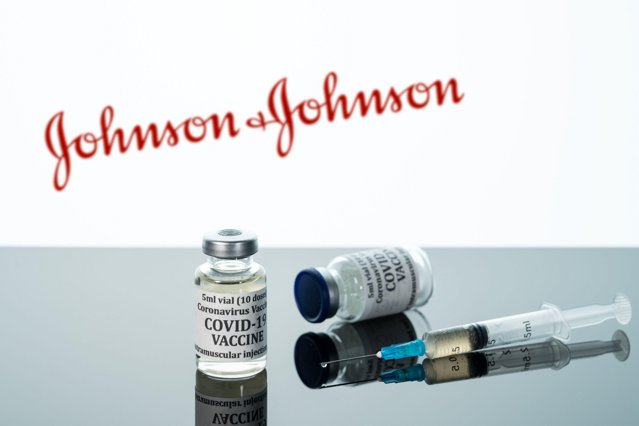 Johnson & Johnson solicită autorităţilor de reglementare din SUA