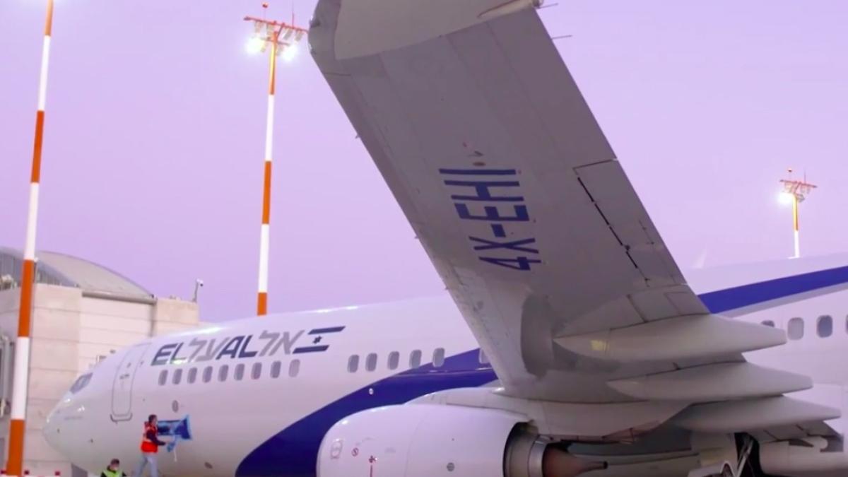 O companie aeriană a anunțat că și-a vaccinat deja toți angajații împotriva COVID-19: Este prima din lume