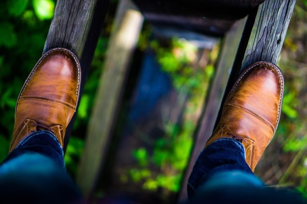 Pantofi din piele naturala versus pantofi din piele sintetica