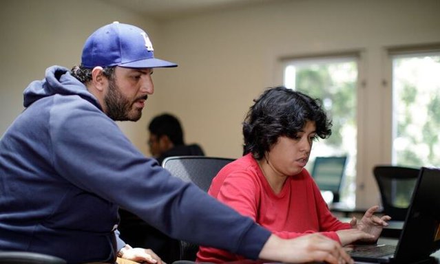 Primul program personalizat din România pentru adolescenţii cu autism