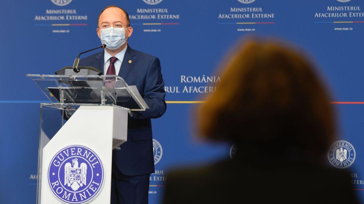 Reacţia ministrului de Externe în cazul românilor blocaţi pe aeroportul din Cancun: ”Este inadmisibil ceea ce se întâmplă”