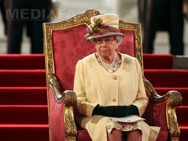 Regina Marii Britanii îi îndeamnă pe britanici să se vaccineze împotriva Covid