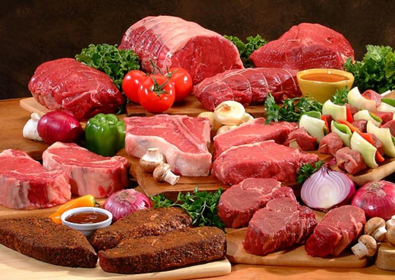 Majoritatea românilor consumă carne, jumătate dintre ei chiar zilnic