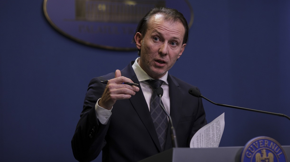 Salariile și sporurile bugetarilor rămân neatinse. Buget de investiții de 5,5% din PIB, cel mai mare din istorie. Datoria publică urcă la 55% din PIB. 900 de milioane de lei pentru cumpărarea de vaccinuri anti-Covid