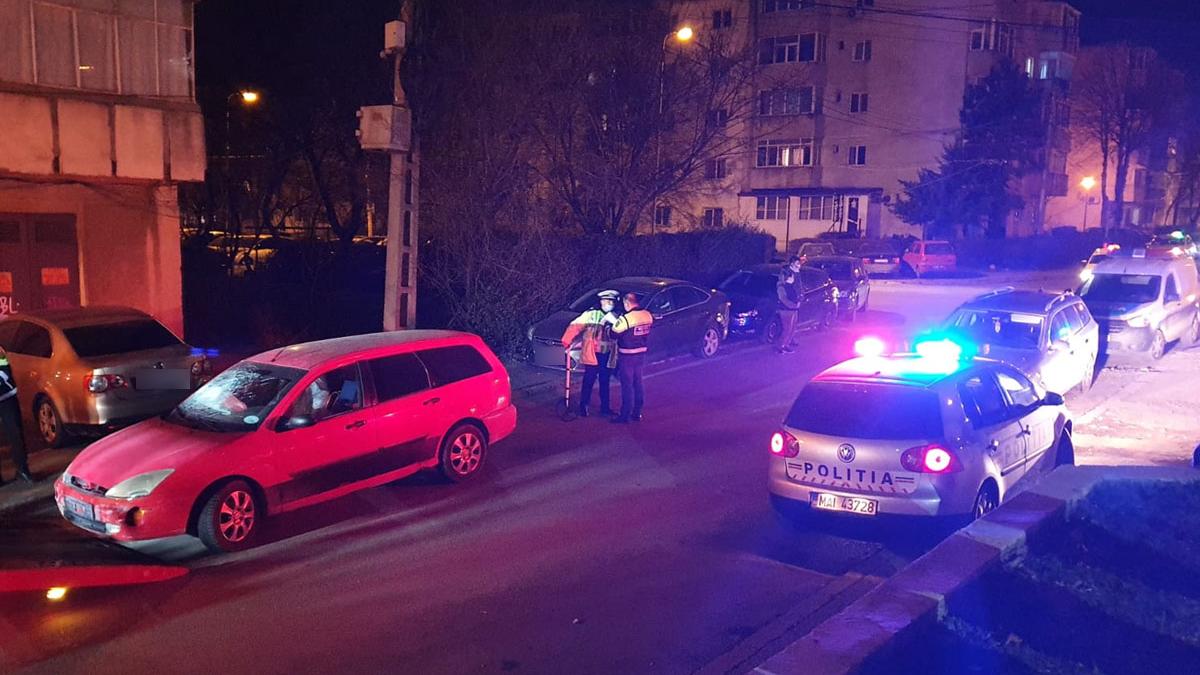 Un şofer, fără permis, a lovit 10 maşini parcate pe o stradă din Constanţa