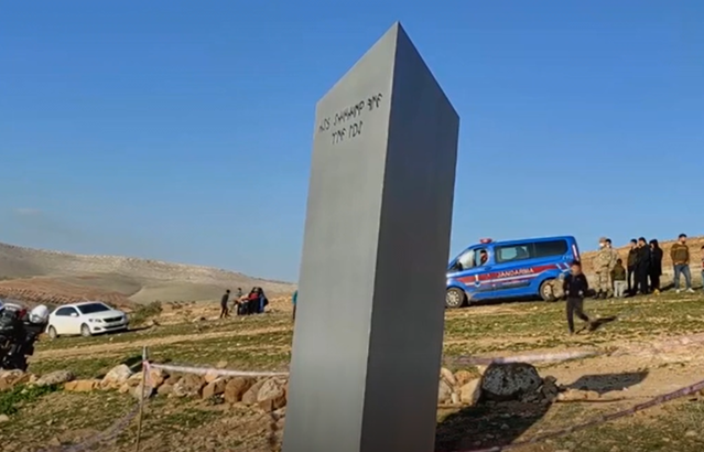 VIDEO Misterul monoliţilor rămâne nerezolvat. O nouă structură metalică a fost descoperită în Turcia