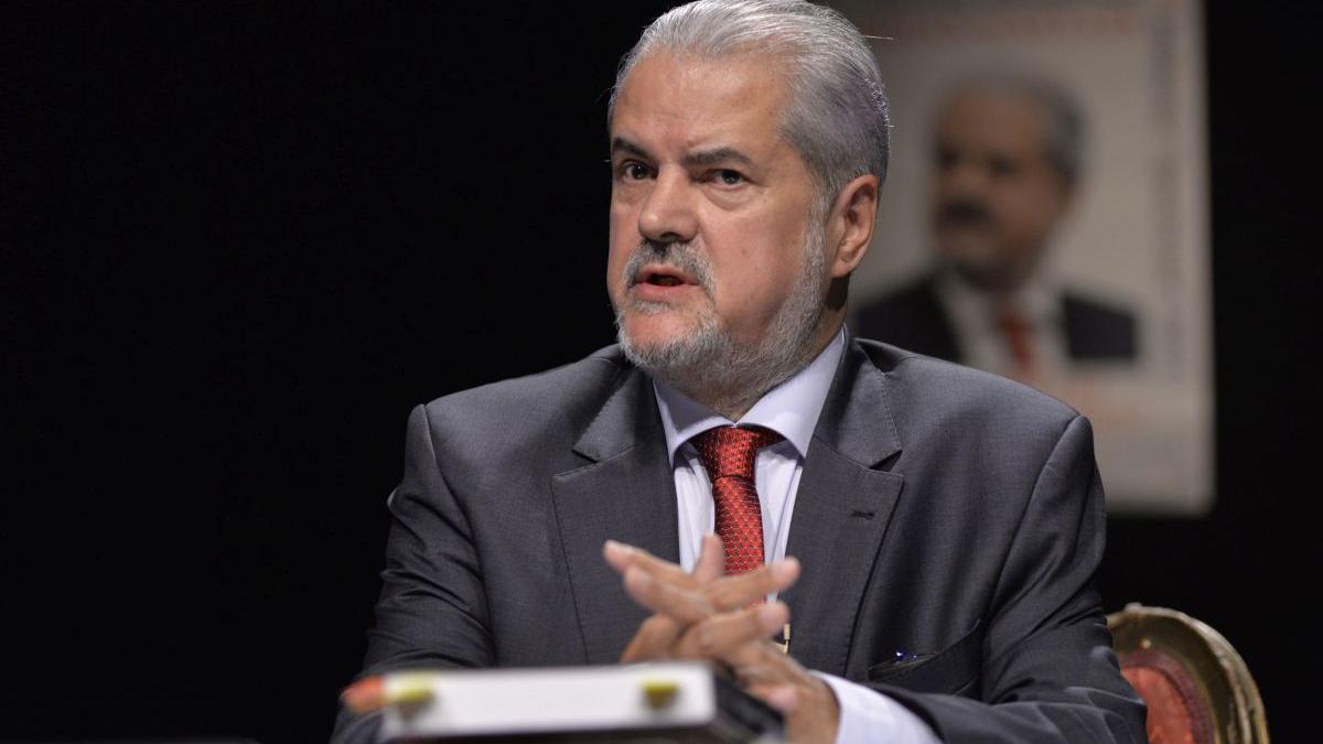 Adrian Năstase critică PSD: Coaliţia va forma guverne în cascadă, PSD hibernează şi aşteaptă să câştige alegerile ca o pleaşcă