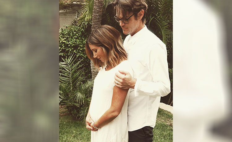 Ashley Tisdale devine sinceră în legătură cu schimbarea corpului ei în timpul sarcinii: „Mi-a fost rușine că am fost deranjată la început”