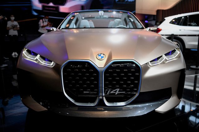 BMW concurează pe piaţa maşinilor electrice. Cât costă BMW i4, rivala Tesla Model 3