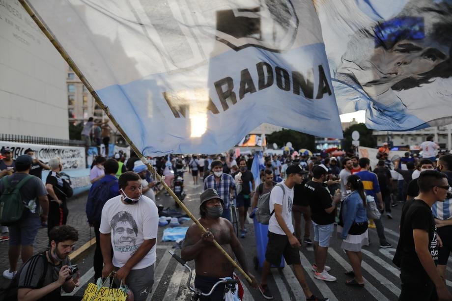 ”Dreptate Pentru Maradona”. Sute De Oameni Au Ieșit Pe Străzi La Buenos Aires, Cerând Pedepsirea Celor Vinovați De Moartea Marelui Fotbalist Argentian