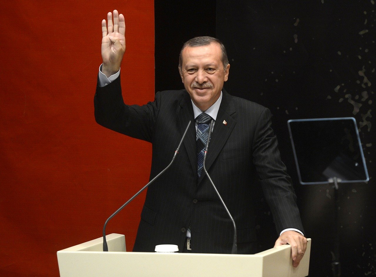 Erdogan a demis al treilea guvernator al băncii centrale din ultimii doi ani