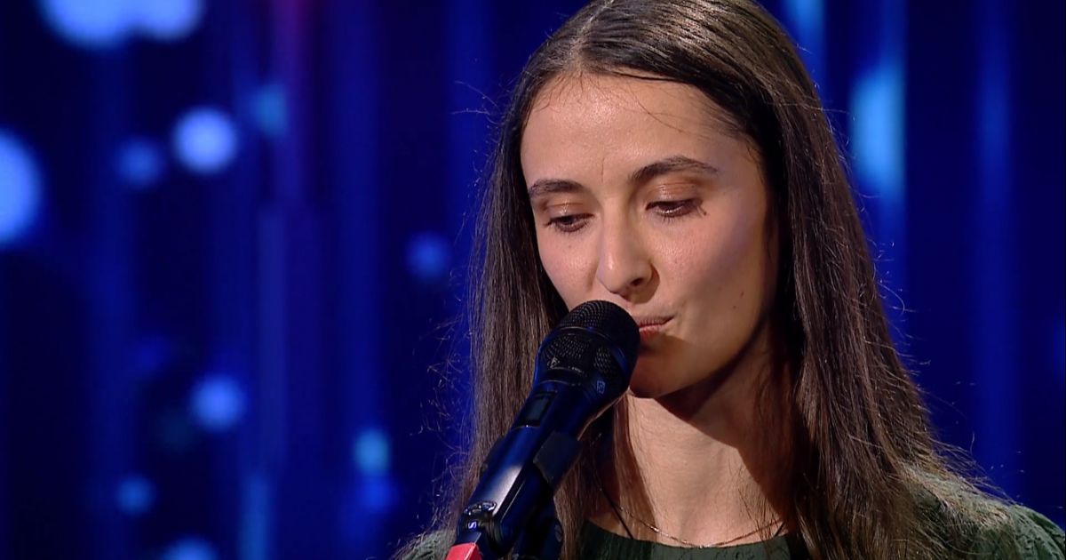 Laura Dinu a venit la Românii au Talent, sezonul 11, ca să îşi descopere calea. Concurenta nu se poate decide între muzică sau călugărie