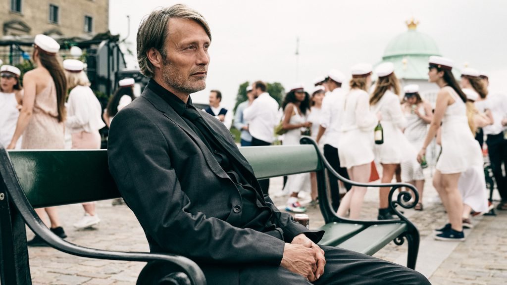 Marele Actor Mads Mikkelsen, Despre Alcool, Care E Tema Noului Său Film: „Să Ai Grijă De Viața Ta, Atât Timp Cât O Ai, Că Probabil Doar Una Ai”