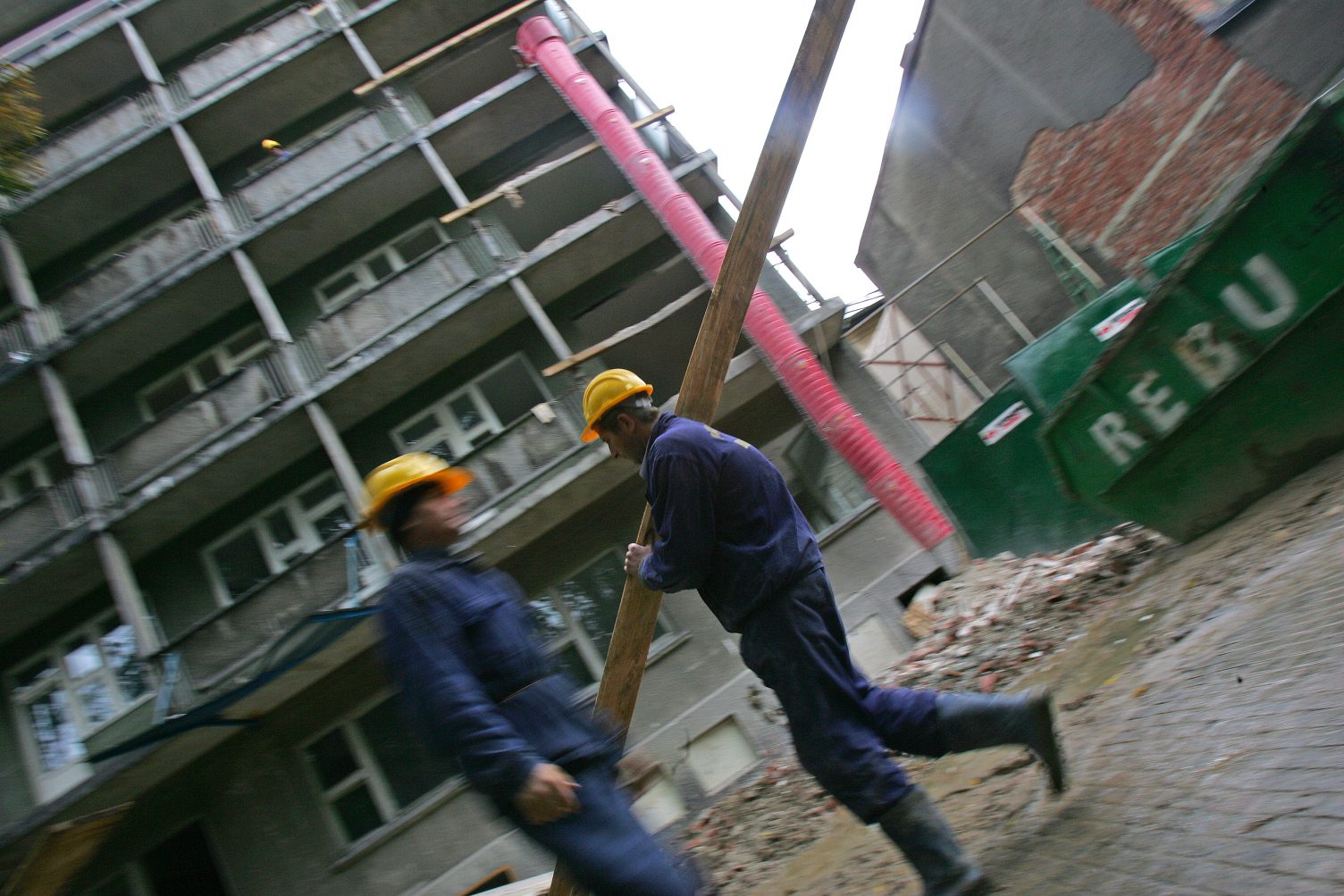 Numărul de autorizaţii de construire pentru clăduri rezidenţiale a crescut cu 10,2%, în ianuarie