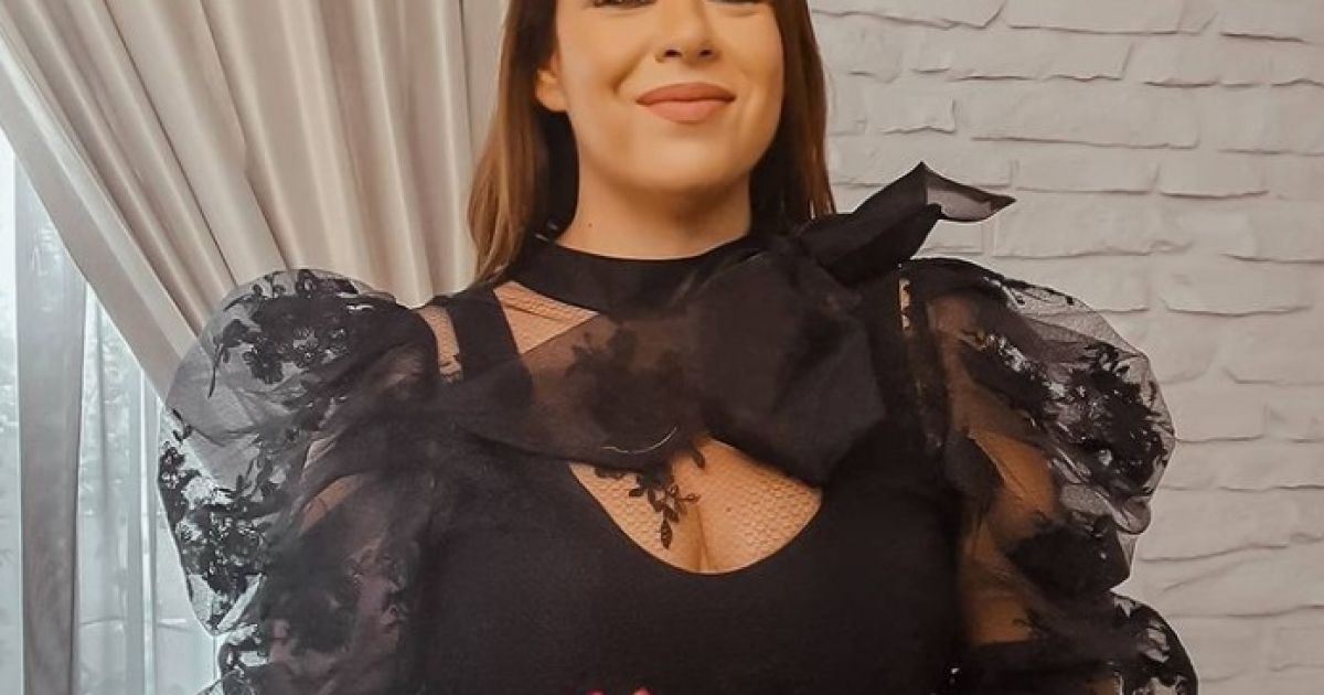 Oana Roman, acuzată că și-a trucat picioarele în fotografiile postate pe internet! Cum s-a apărat vedeta: „Mintea lor creață…”