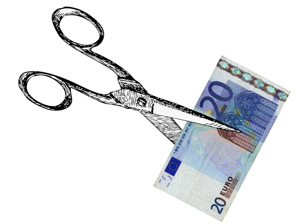 PSD sperie bugetarii si transmite ca Guvernul le pregateste taieri de salarii de 25%. De ce masura este un scenariu imposibil?