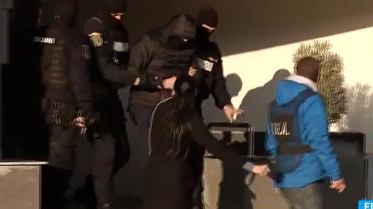Patru poliţişti au fost reţinuţi pentru răpire şi tortură