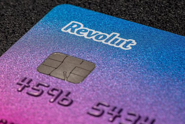 Pentru România, Revolut Bank a fost notificată numai pentru preluarea de depozite şi de alte fonduri rambursabile, iar depozitele clienţilor sunt garantate în limita a 100.000 euro
