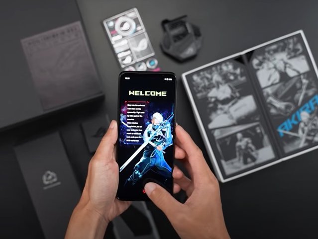 ROG Phone 5. Cum arată şi ce caracteristici are telefonul pentru gaming lansat de ASUS VIDEO