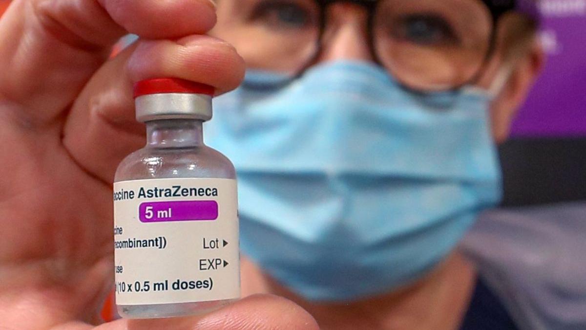 România continuă vaccinarea cu AstraZeneca: „Beneficiile depăşesc riscul reacţiilor adverse” | VIDEO