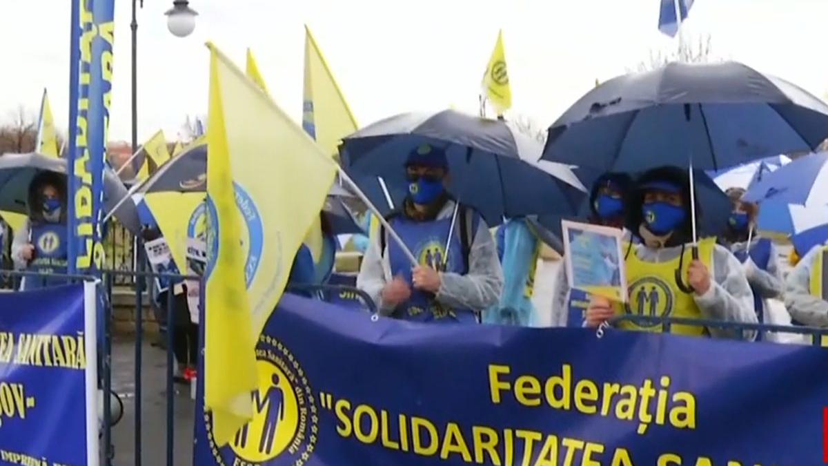 Sindicaliştii din Sănătate le-au citit parlamentarilor numele cadrelor medicale care au murit de COVID