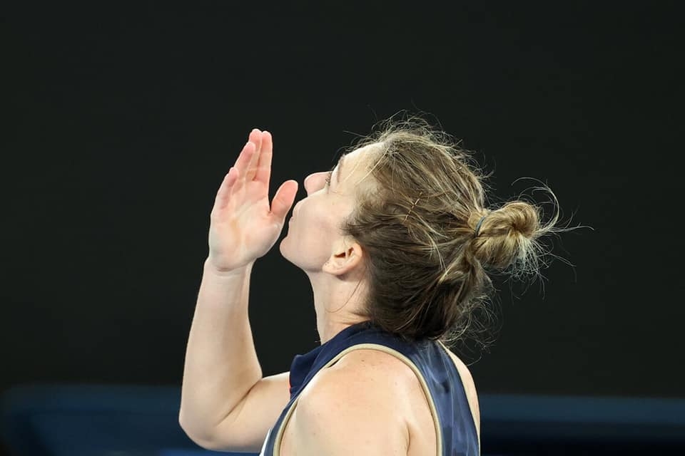 VIDEO ”Las-o asa!” Reactia comentatorilor la cea mai frumoasa minge castigata de Simona Halep in 2021