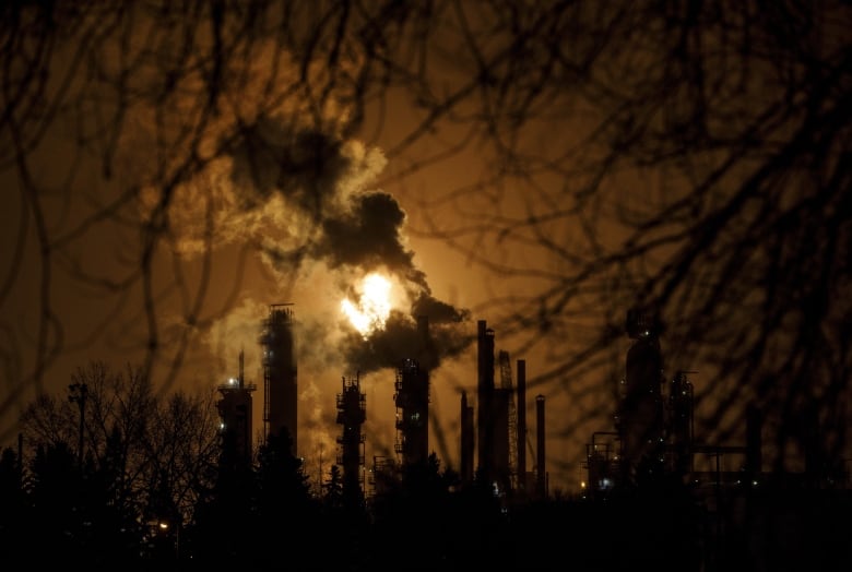 Amenințarea recesiunii în 2023 este un factor care ține sub control cheltuielile petroliere canadiene, spune analistul