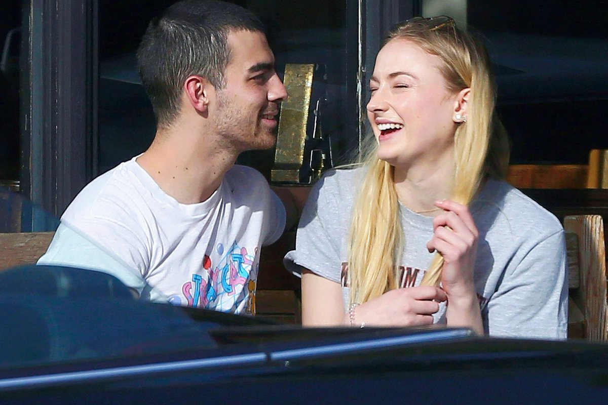 Singura fază dificilă prin care trebuie să treacă orice om, Joe Jonas a reușit-o